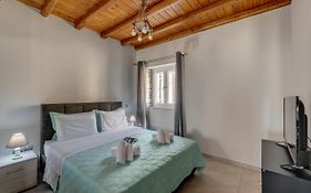 Takis Guesthouse-Orneda-Hermoupolis
